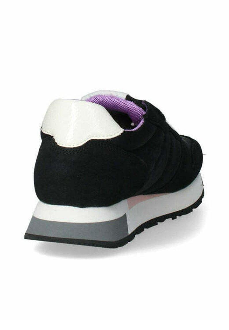 Sneakers donna CafèNoir in pelle scamosciata e tessuto DB6000