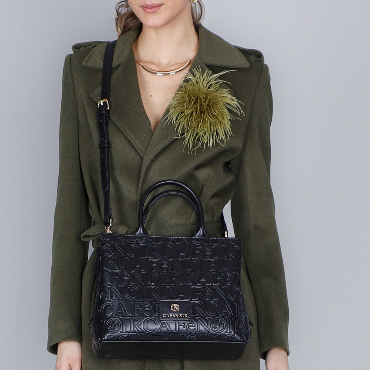 Borsa Cafènoir a mano effetto pelle con embossed all over logato nero YG0917
