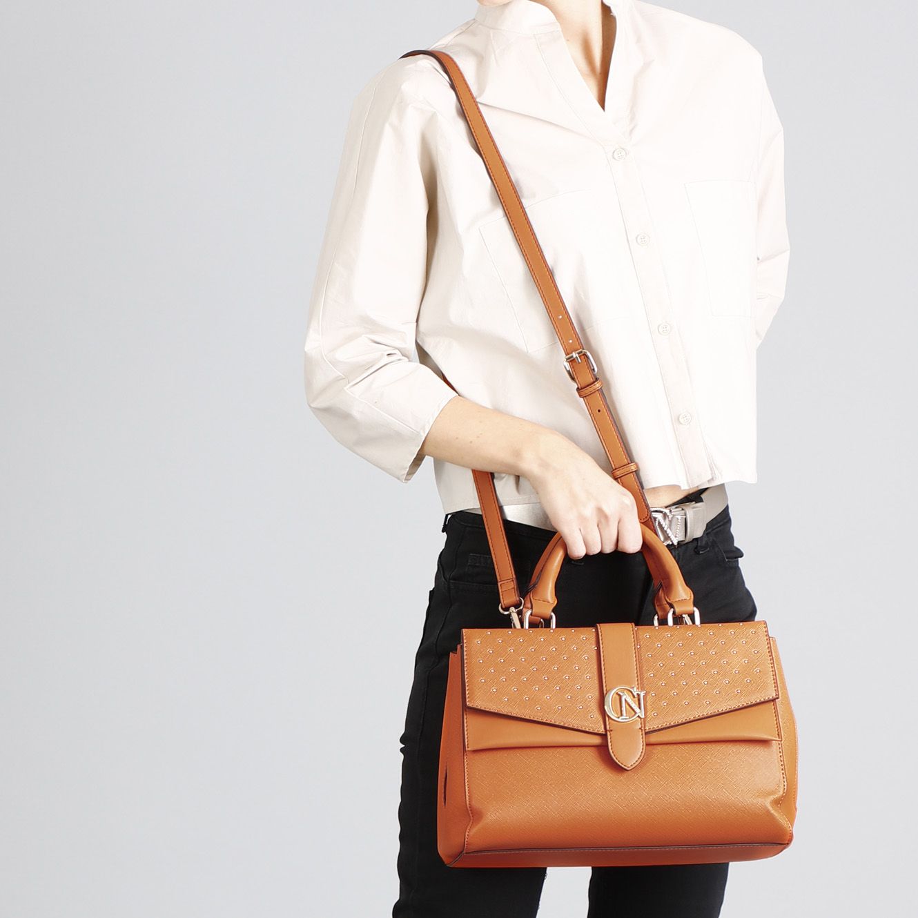 Borsa Cafènoir NA0402 Bauletto rigido in saffiano con microborchie e charm cafènoir
