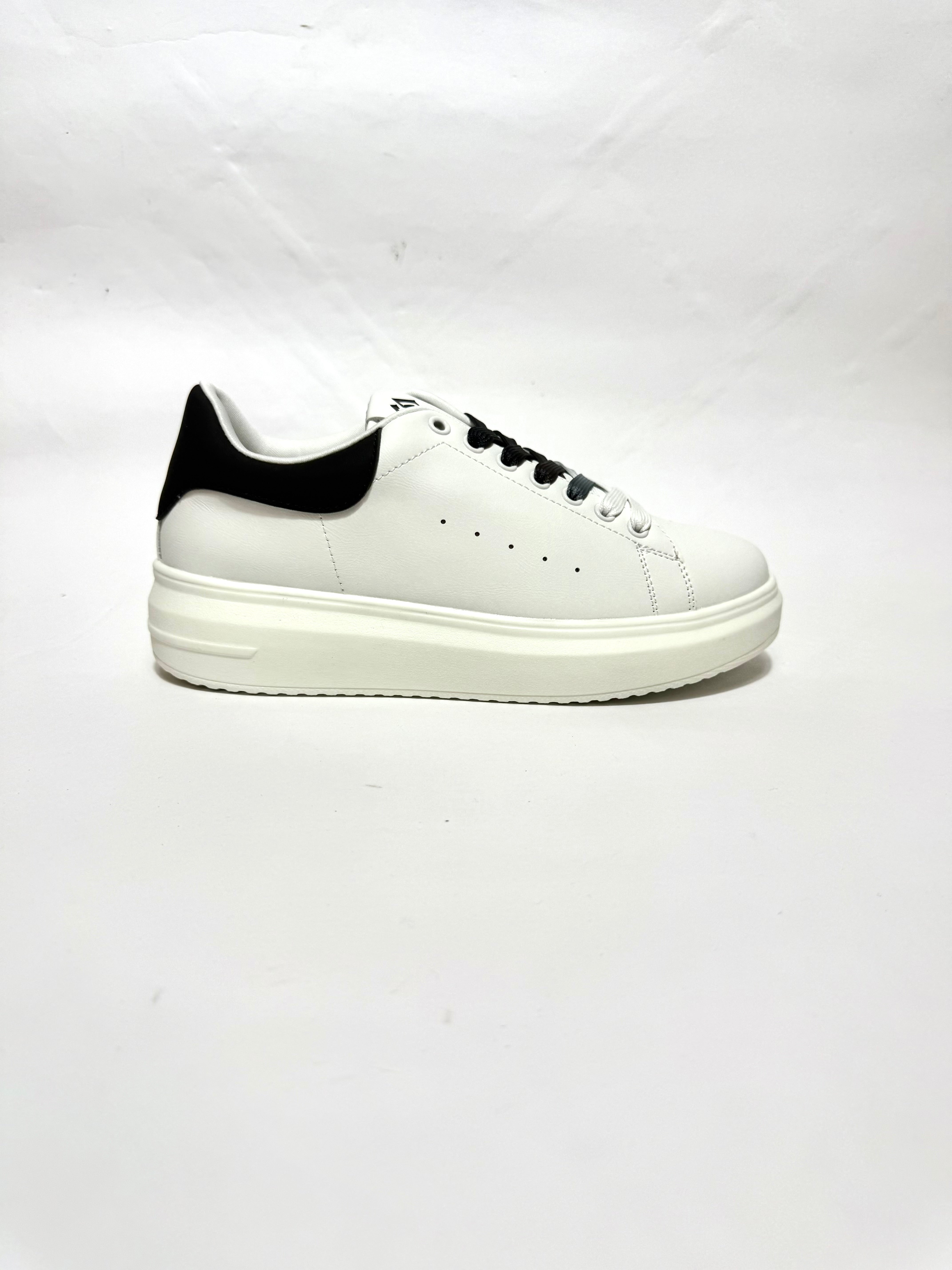 Sneakers Gold&Gold GB810
