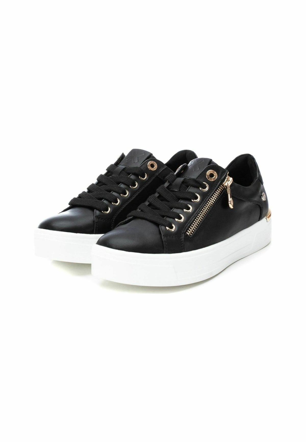 Sneakers XTI con zip laterale 143126