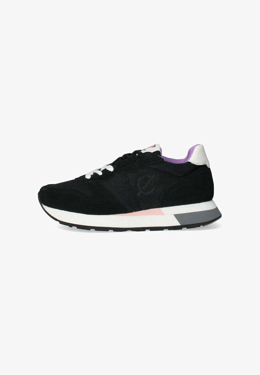 Sneakers donna CafèNoir in pelle scamosciata e tessuto DB6000
